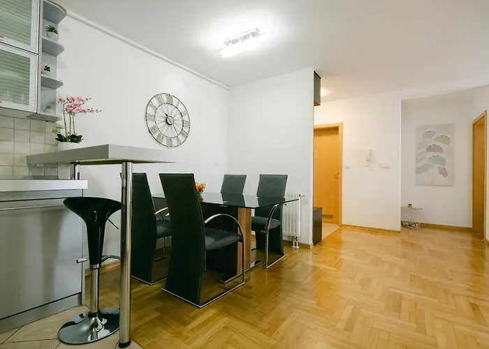 Ladenta Apartman***