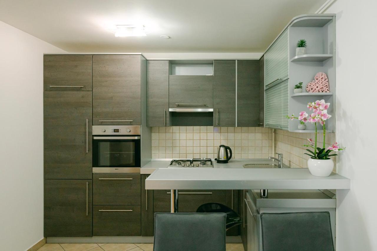Ladenta Apartman***