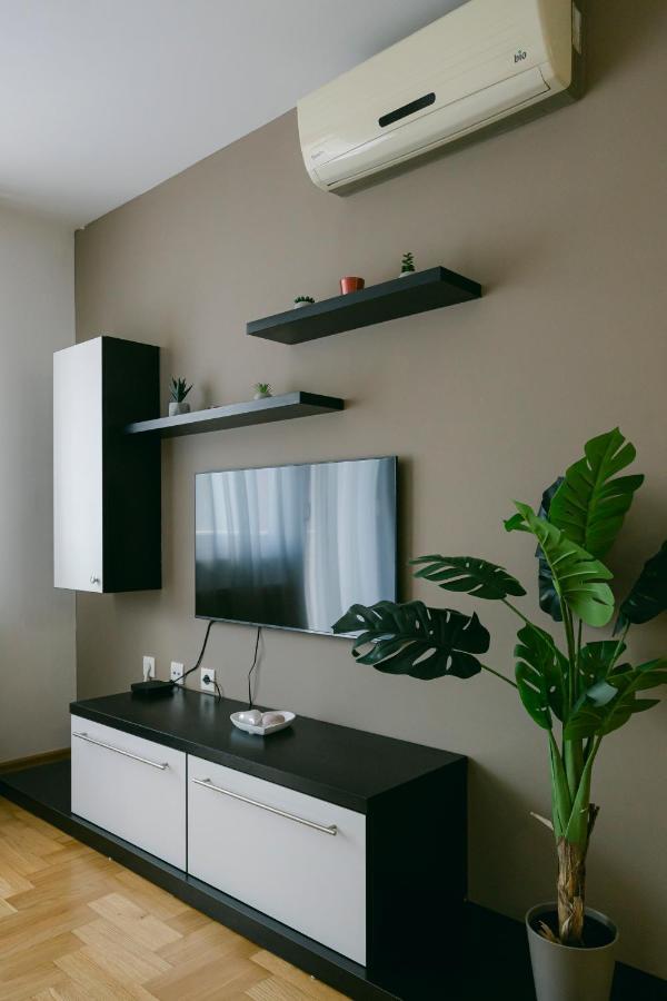 Ladenta Apartman*** *