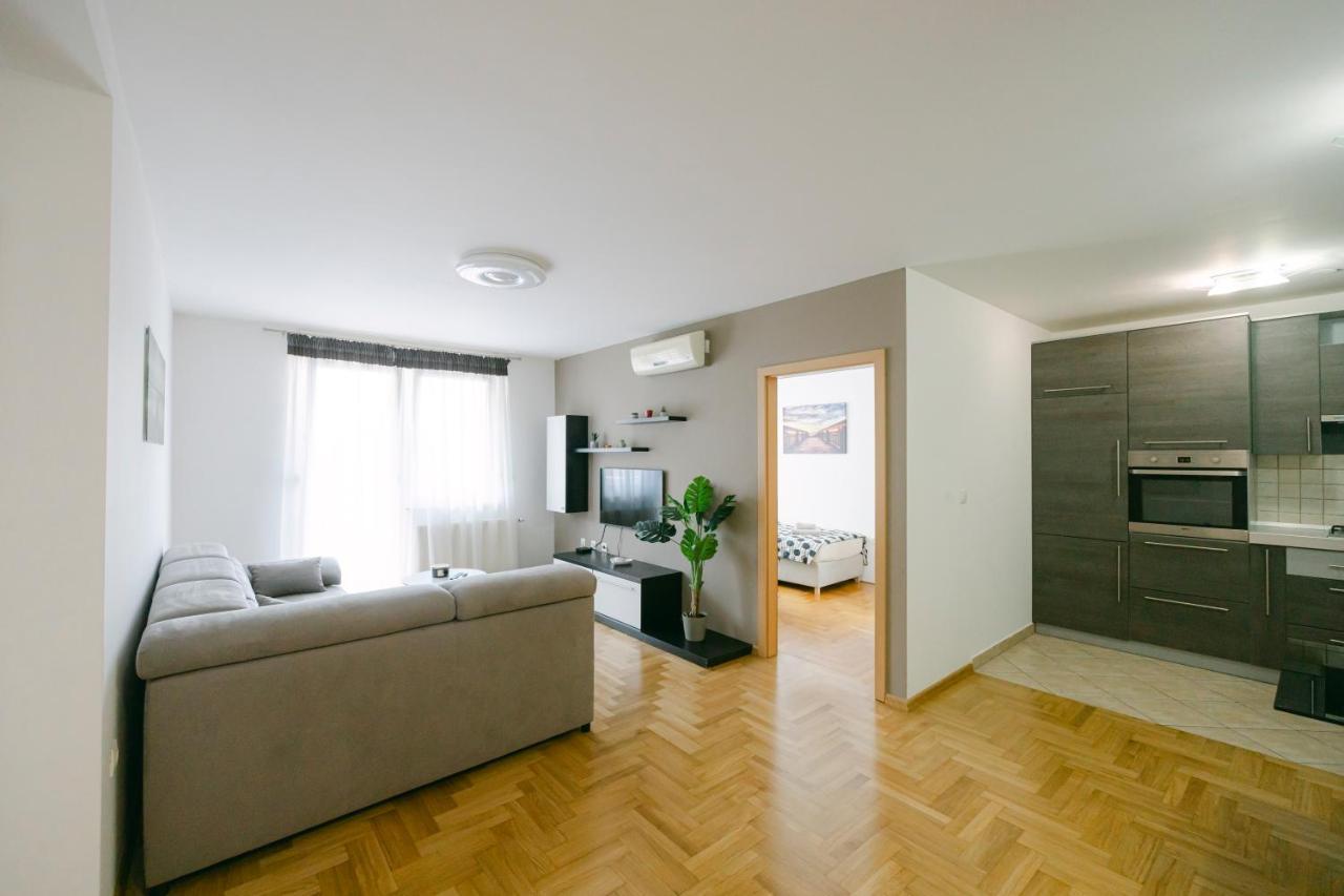 Ladenta Apartman*** *