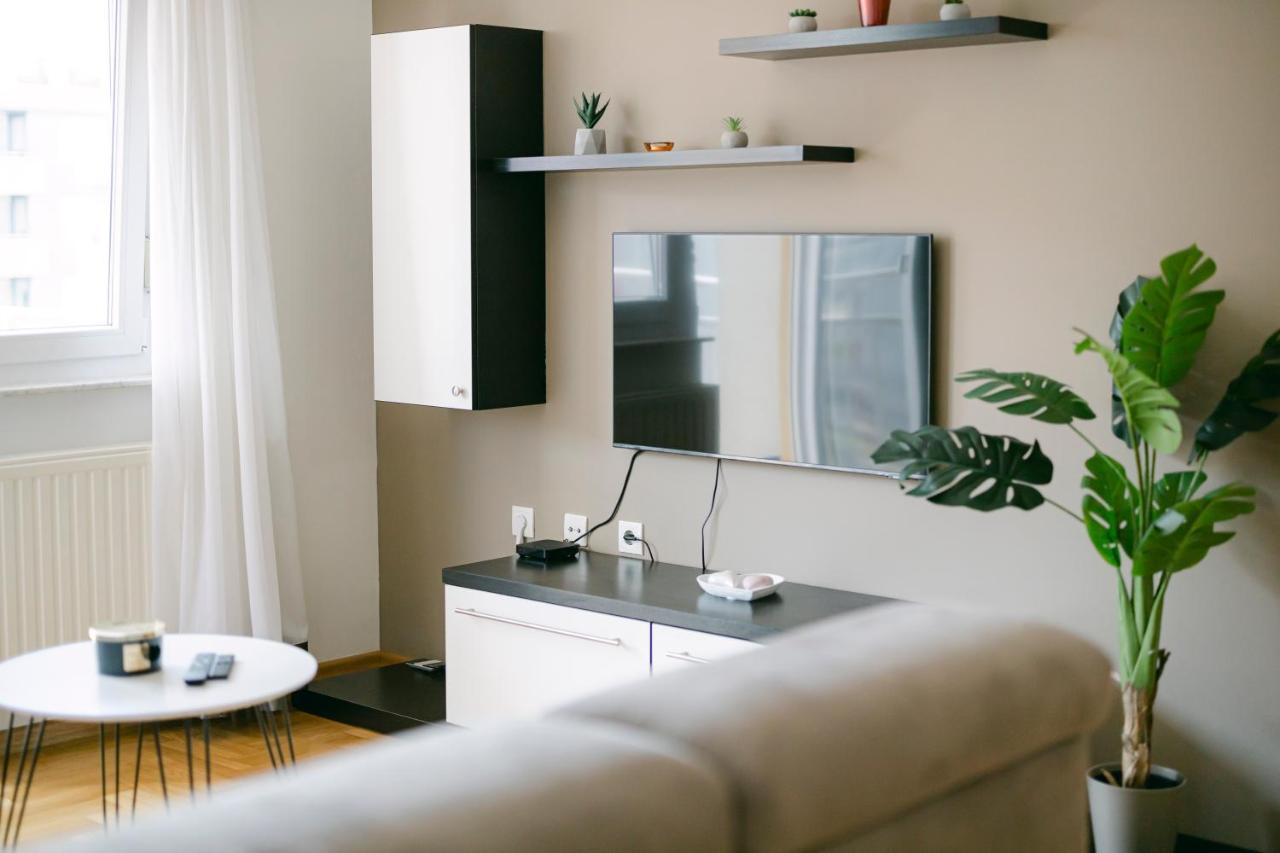 Ladenta Apartman***